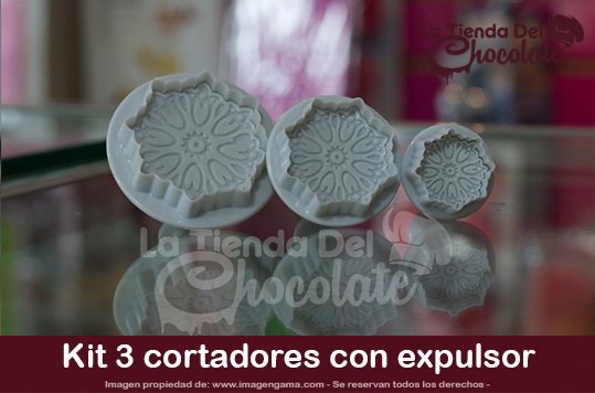 Tienda Del Chocolate silicone chocolate molds on display